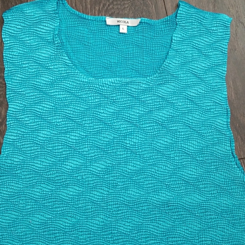 Textured Tank - Picture 2 of 3